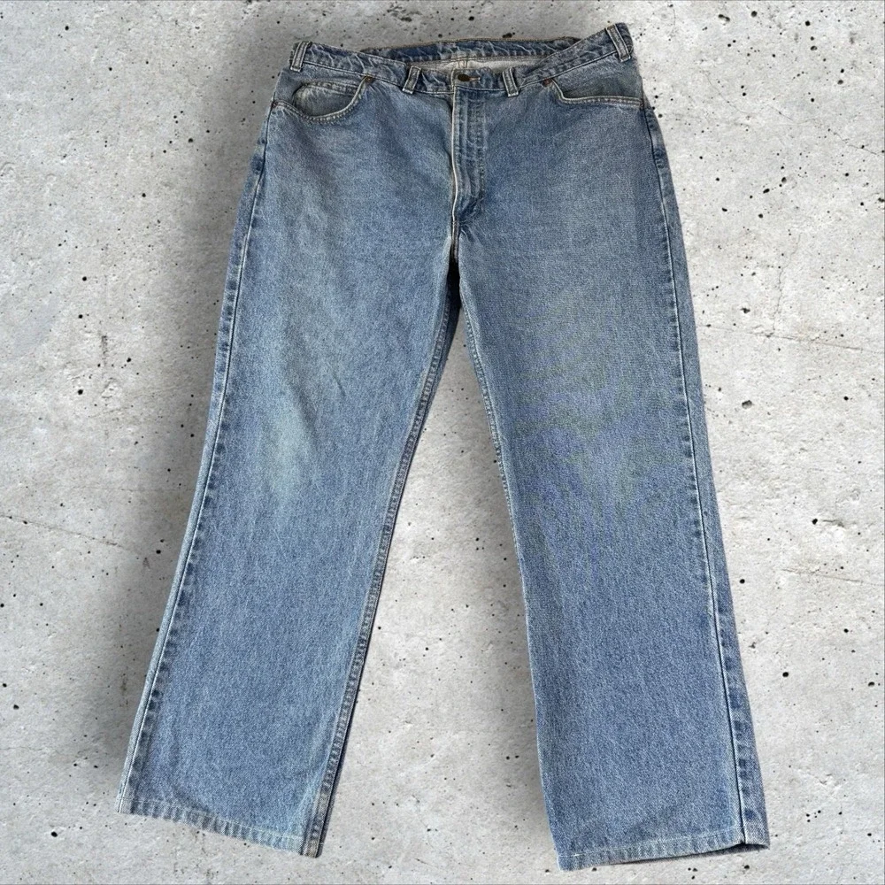 Levis light ground